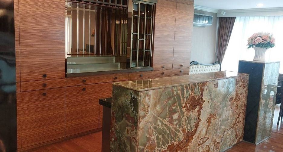 For rent 3 bedrooms condo in Phra Khanong, Bangkok
