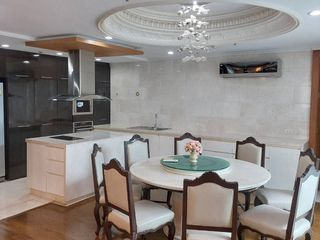 For rent 3 bedrooms condo in Phra Khanong, Bangkok