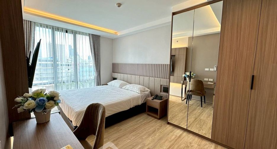 For rent 2 bedrooms condo in Watthana, Bangkok