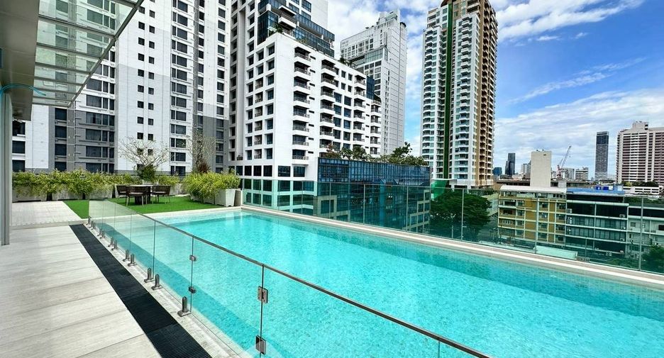 For rent 2 bedrooms condo in Watthana, Bangkok