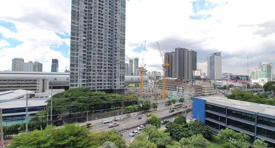For rent 1 bed condo in Watthana, Bangkok