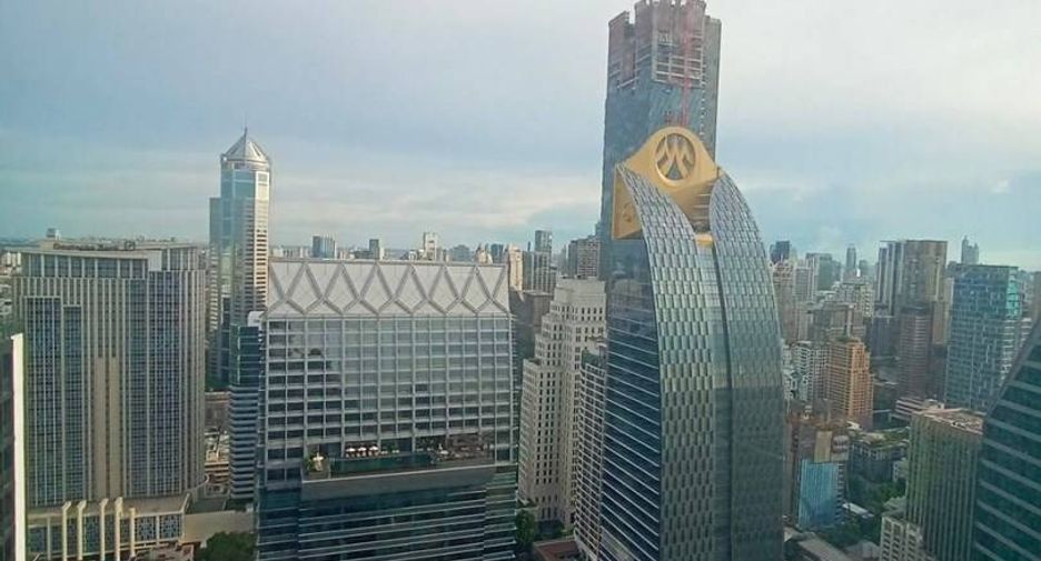 For rent 3 bedrooms condo in Pathum Wan, Bangkok