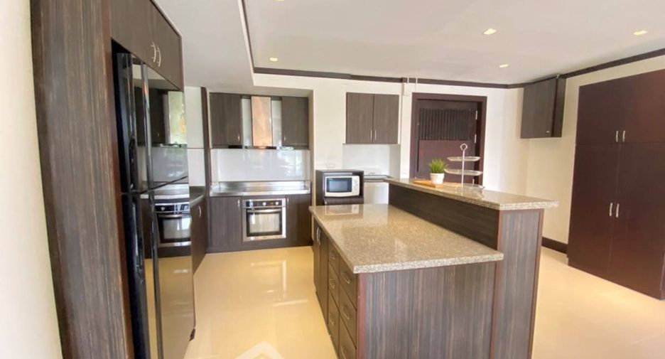 For rent 3 bedrooms apartment in Watthana, Bangkok
