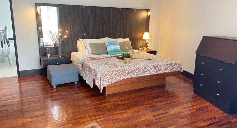 For rent 3 bedrooms apartment in Watthana, Bangkok