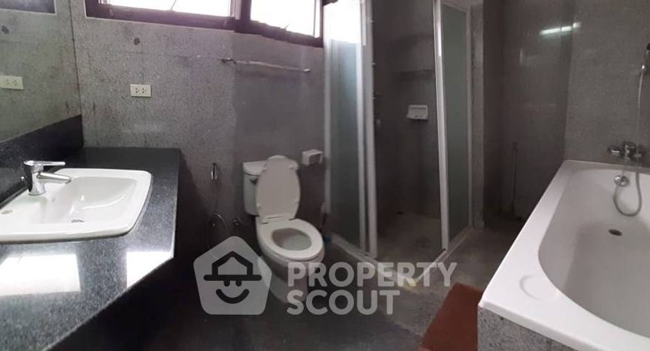 For rent 2 ベッドルーム condo in Khlong Toei, Bangkok