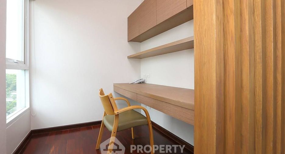 For rent 3 bedrooms apartment in Watthana, Bangkok