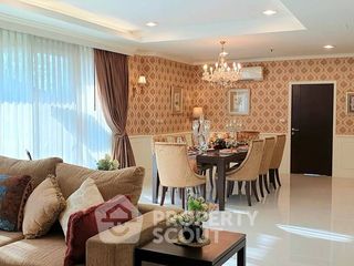 For rent 4 bedrooms apartment in Watthana, Bangkok