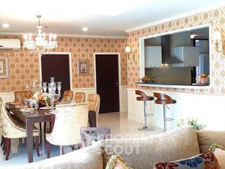 For rent 4 bedrooms apartment in Watthana, Bangkok