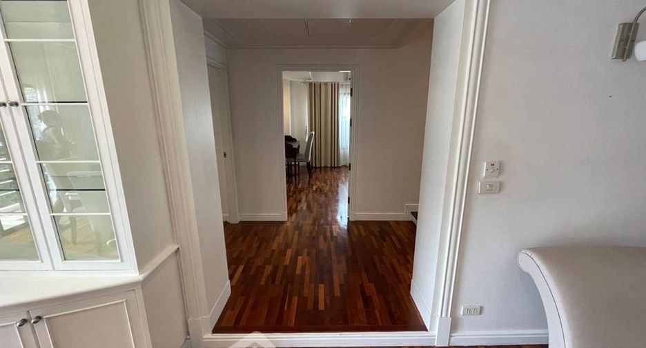 For rent 3 bedrooms apartment in Sathon, Bangkok