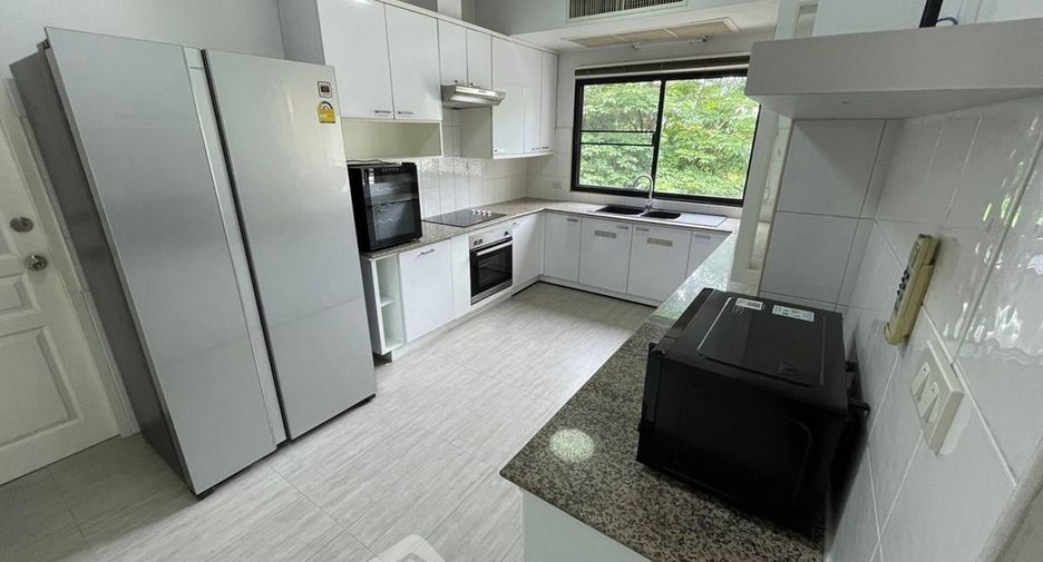 For rent 3 bedrooms apartment in Sathon, Bangkok