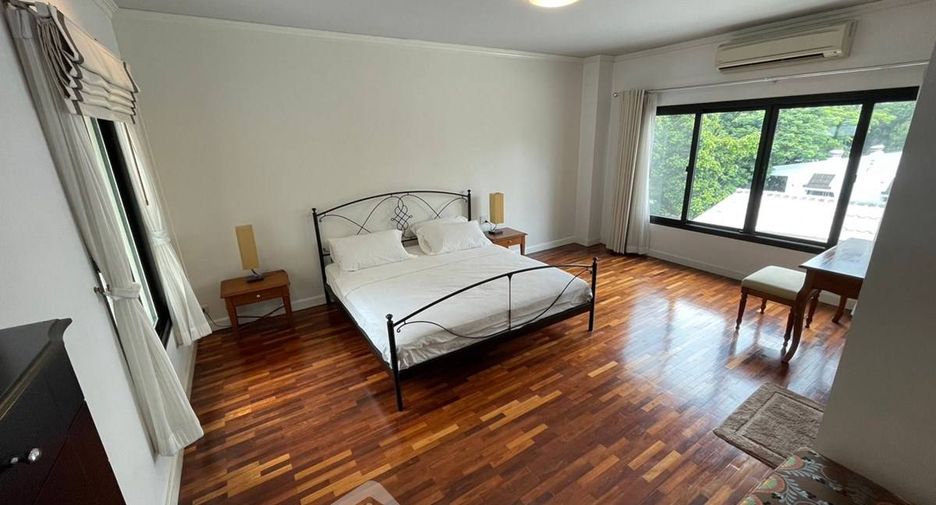 For rent 3 bedrooms apartment in Sathon, Bangkok