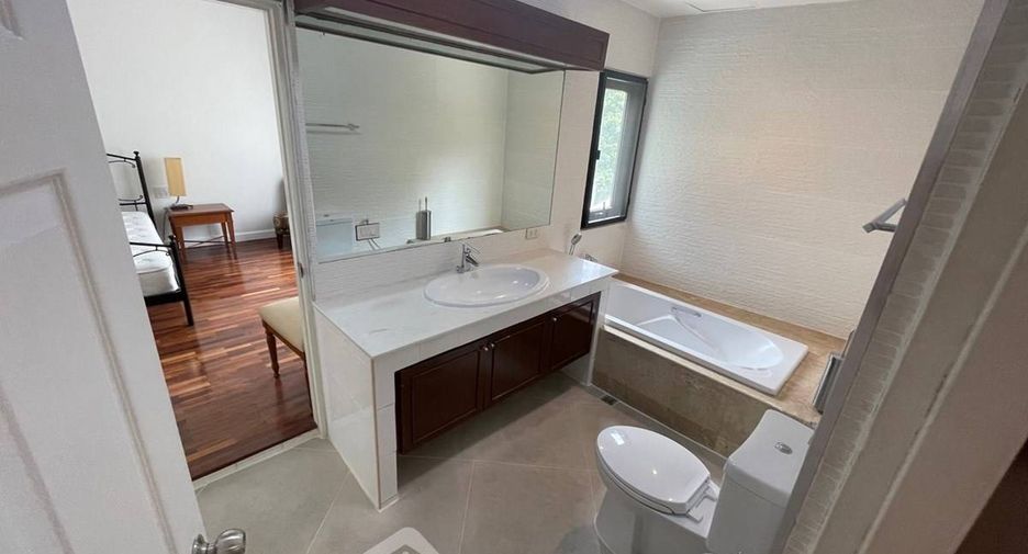 For rent 3 bedrooms apartment in Sathon, Bangkok