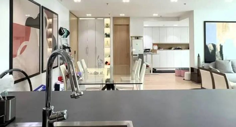 For rent 2 bedrooms condo in Bang Rak, Bangkok