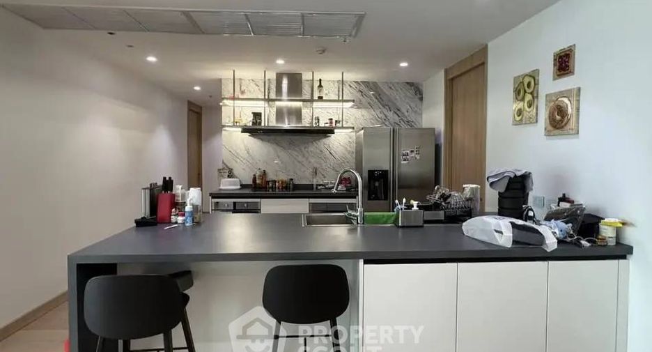 For rent 2 bedrooms condo in Bang Rak, Bangkok