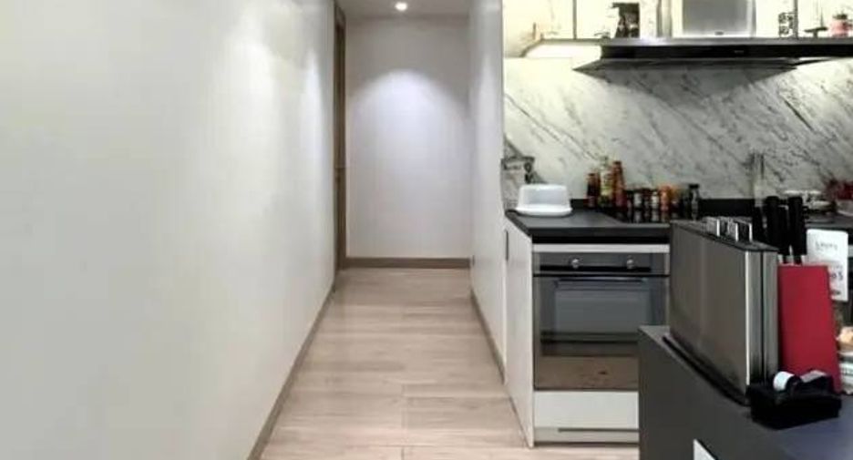 For rent 2 bedrooms condo in Bang Rak, Bangkok