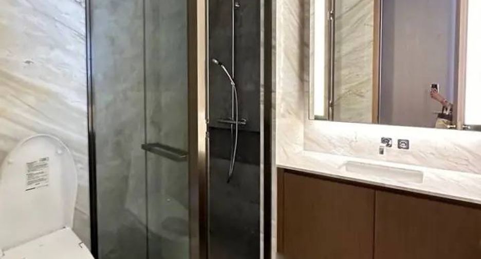 For rent 2 bedrooms condo in Pathum Wan, Bangkok