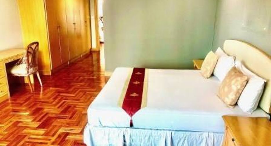 For rent 4 bedrooms apartment in Khlong Toei, Bangkok