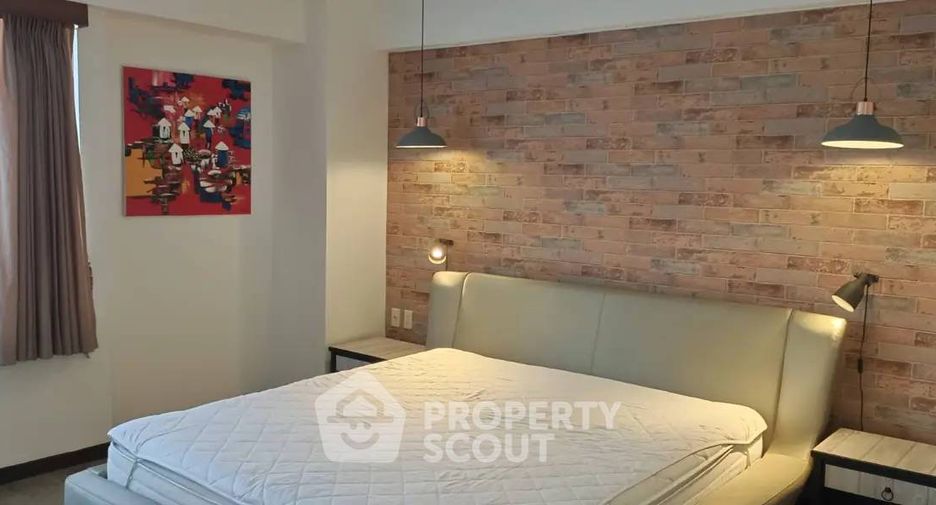 For rent 3 bedrooms condo in Khlong Toei, Bangkok