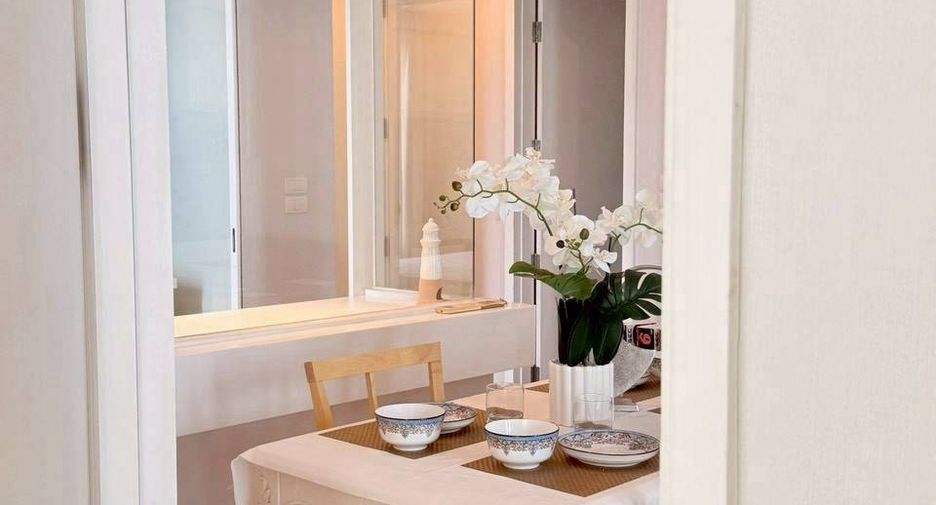 For rent 2 bedrooms condo in Phra Khanong, Bangkok