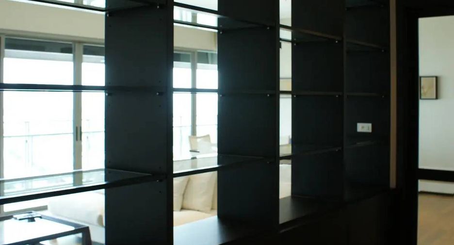 For rent 3 bedrooms condo in Khlong Toei, Bangkok