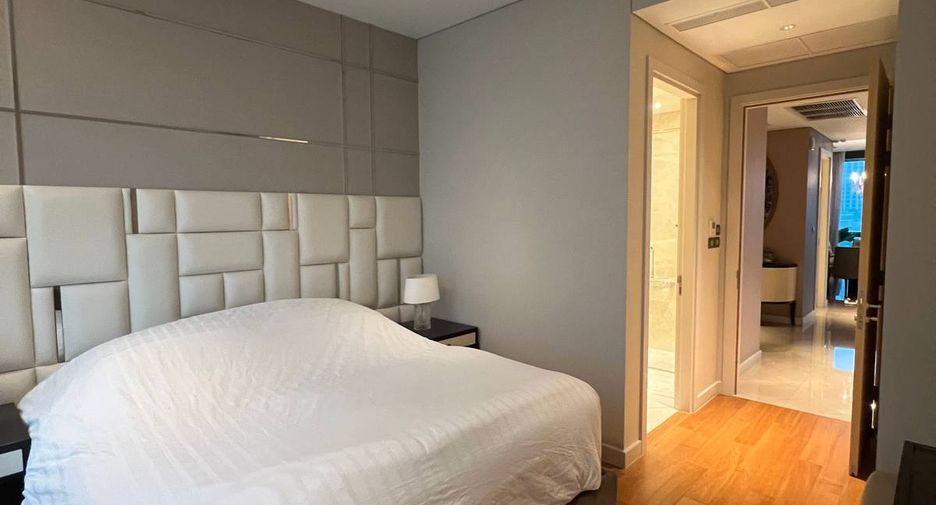 For rent 3 bedrooms condo in Pathum Wan, Bangkok