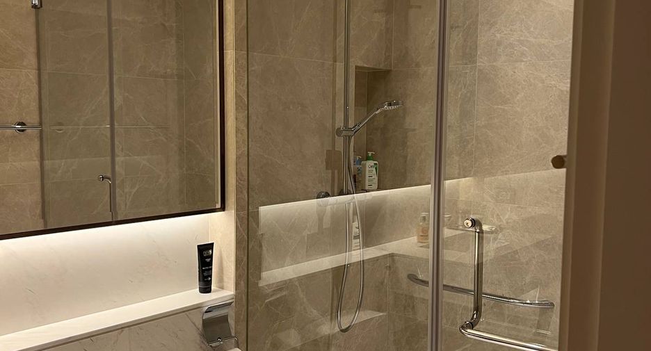 For rent 3 bedrooms condo in Pathum Wan, Bangkok