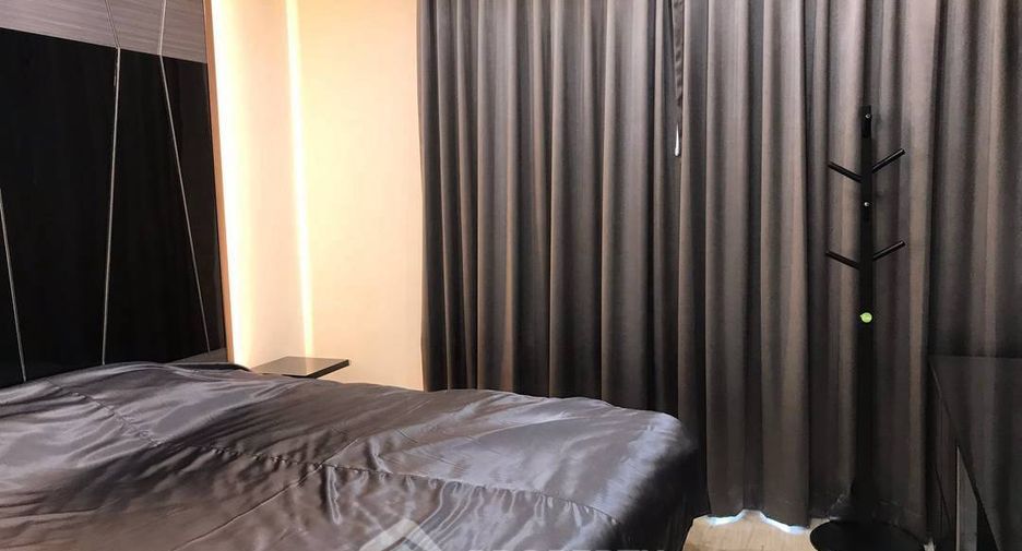 For rent 2 bedrooms condo in Yan Nawa, Bangkok