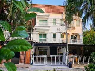 Casa adosada en alquiler de 3 habitaciones en Phasi Charoen, Bangkok