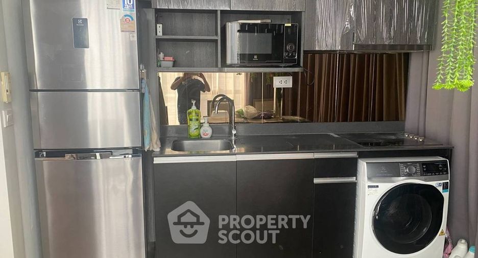 For rent 2 bedrooms condo in Bang Rak, Bangkok