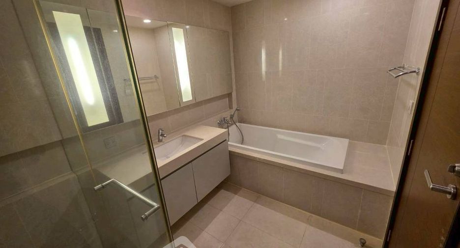 For rent 2 bedrooms condo in Watthana, Bangkok