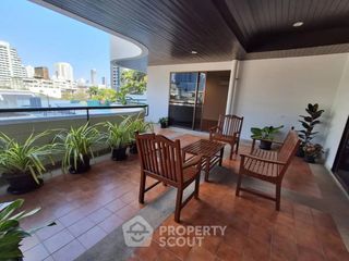 For rent 4 bedrooms apartment in Khlong Toei, Bangkok