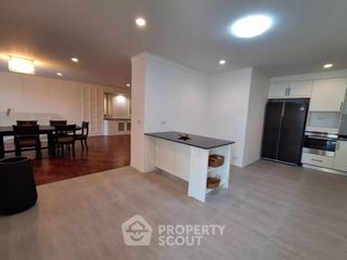 For rent 4 bedrooms apartment in Khlong Toei, Bangkok