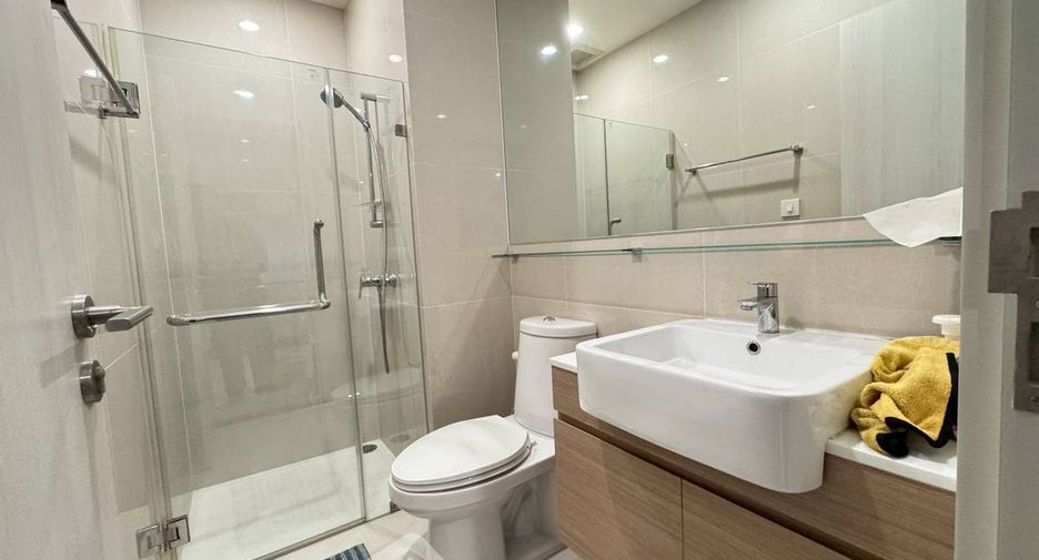 For rent 2 bedrooms condo in Huai Khwang, Bangkok