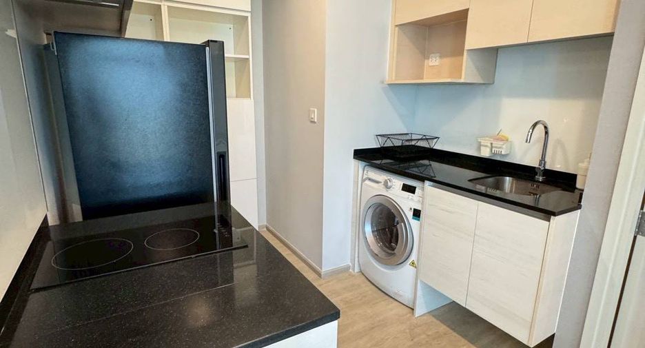For rent 2 bedrooms condo in Huai Khwang, Bangkok
