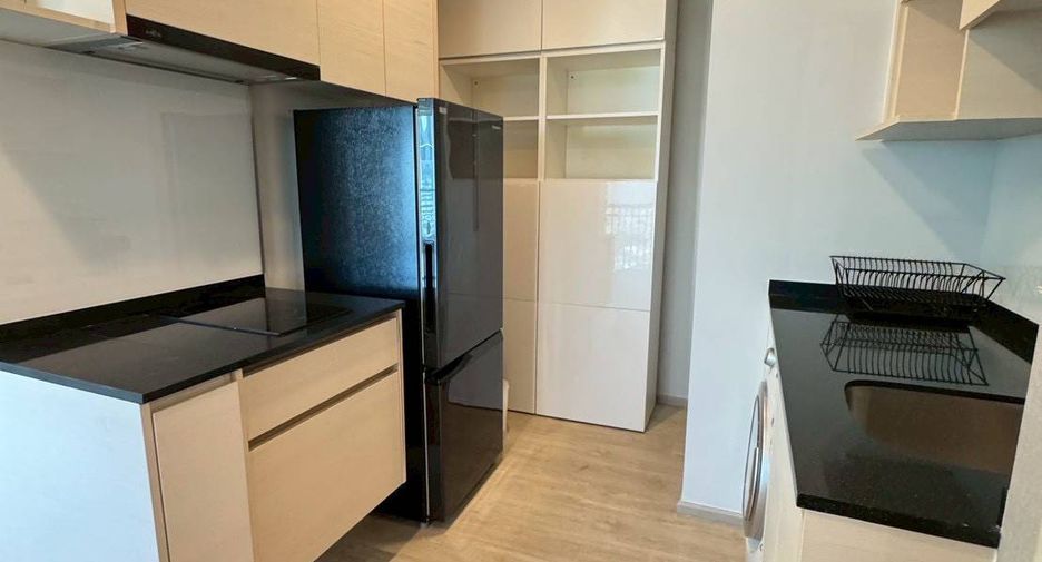 For rent 2 bedrooms condo in Huai Khwang, Bangkok