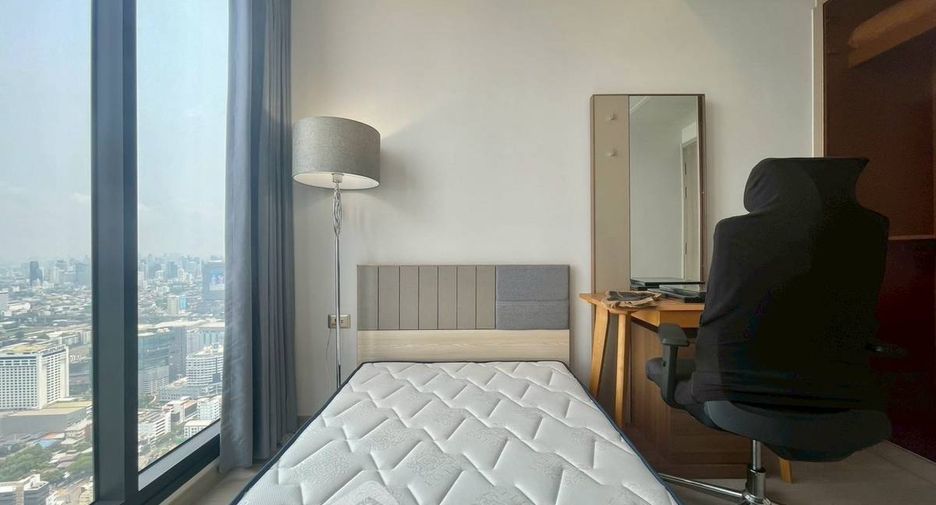 For rent 2 bedrooms condo in Huai Khwang, Bangkok