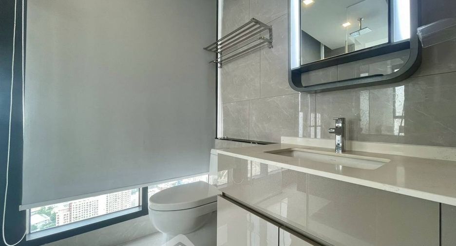 For rent 2 bedrooms condo in Huai Khwang, Bangkok