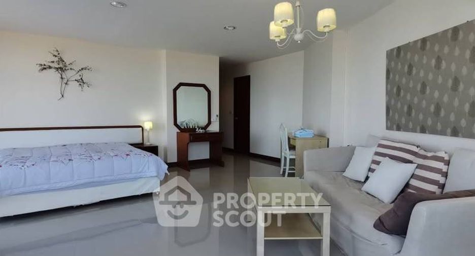 À louer 3 chambres condo à Si Racha, Chonburi