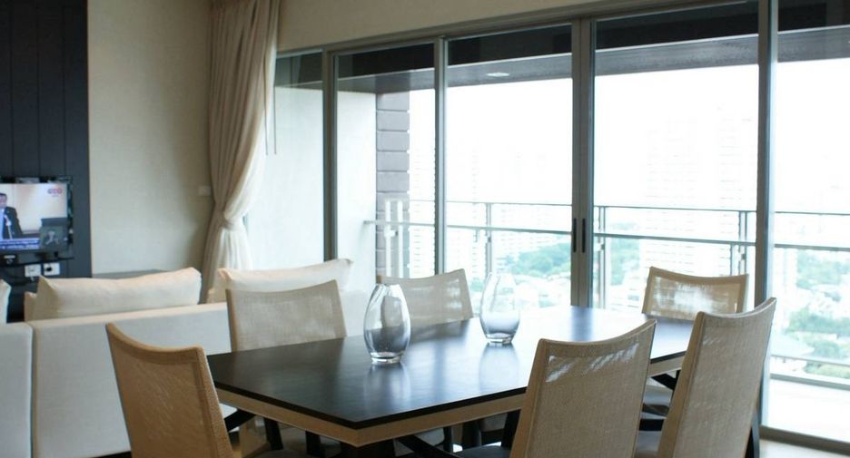For rent 4 bedrooms condo in Khlong Toei, Bangkok