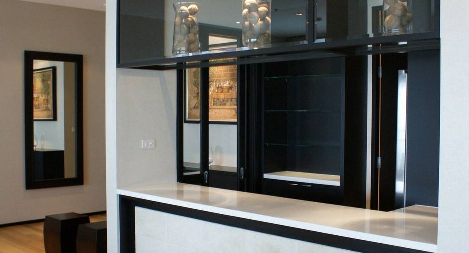 For rent 4 bedrooms condo in Khlong Toei, Bangkok