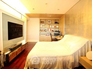 For rent 2 bedrooms condo in Pathum Wan, Bangkok