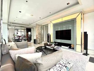 For rent 2 bedrooms condo in Pathum Wan, Bangkok