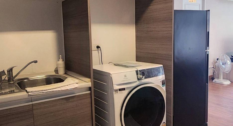 Wohnung zur Miete mit 2 Zimmer in Huai Khwang, Bangkok