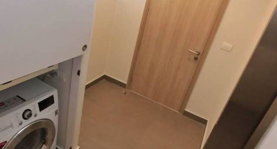 For rent 2 bedrooms condo in Pathum Wan, Bangkok