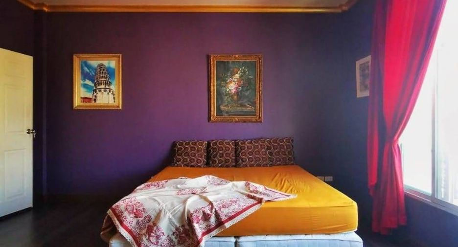 For rent 3 bedrooms townhouse in Yan Nawa, Bangkok