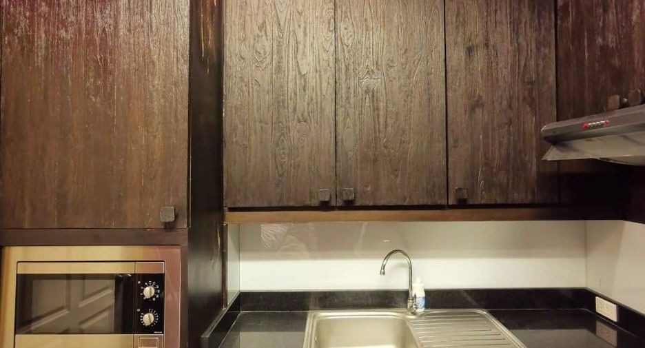 For rent 3 bedrooms townhouse in Yan Nawa, Bangkok