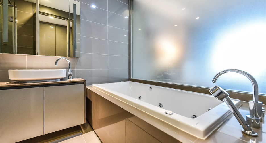 For rent 1 bed condo in Bang Rak, Bangkok