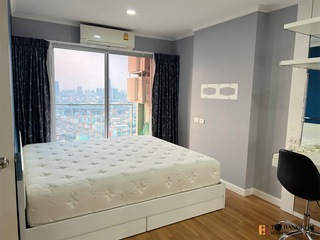 For rent 2 bedrooms condo in Yan Nawa, Bangkok
