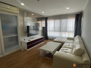 For rent 2 bedrooms condo in Yan Nawa, Bangkok