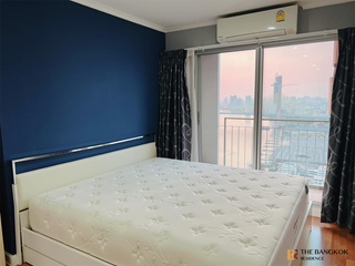 For rent 2 bedrooms condo in Yan Nawa, Bangkok